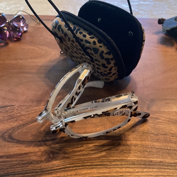 Art Wear Accessories - Foldable Reading Glasses from Art Wear